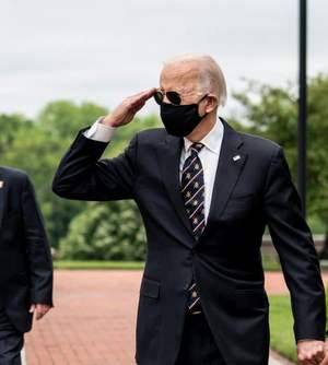 Joe Biden telefonuje o svojej budúcnosti v Bielom Dome