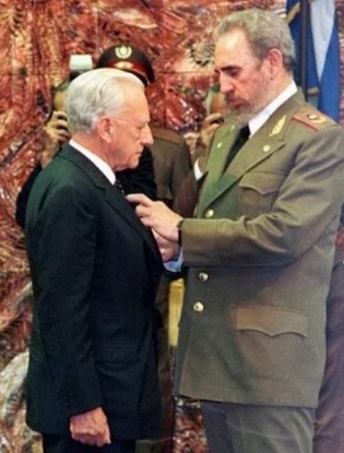 Fidel vyznamenal šéfa Maltézského Rádu kubánskym vyznamenaním