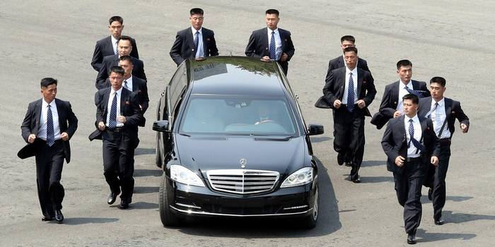 Klus poddaných Kimove auto, Severná Kórea