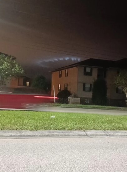 Obrovské UFO sa objavuje nad centrálnou Floridou