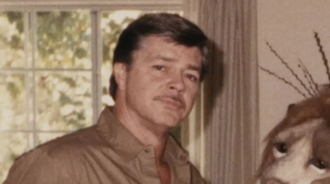 Robert Booth Nichols sa narodil v roku 1943 a počas života sa venoval biznisu, herectvu a údajne tajným operáciám